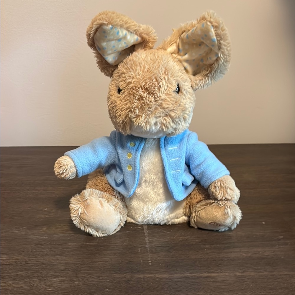 Gund Peek-a-Ears Animated/Talking Plush Peter Rabbit - 10"